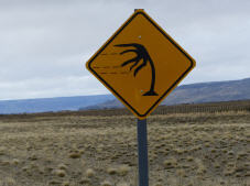 Verkehrsschild warnt vor Sturm