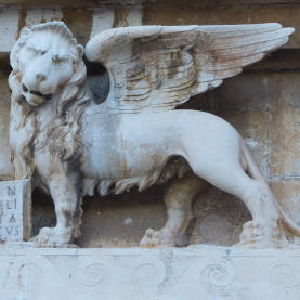 Der Markus-Loewe am Stadttor