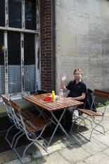 Vor der Milchbar