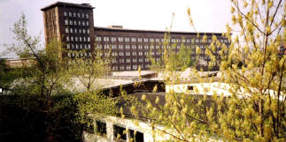 Blick von Block E-R zu A